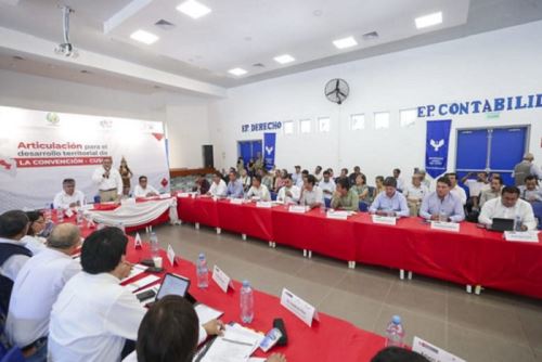 La ministra de Cultura, Leslie Urteaga, participó en Quillabamba en una reunión para articular proyectos de desarrollo en La Convención.