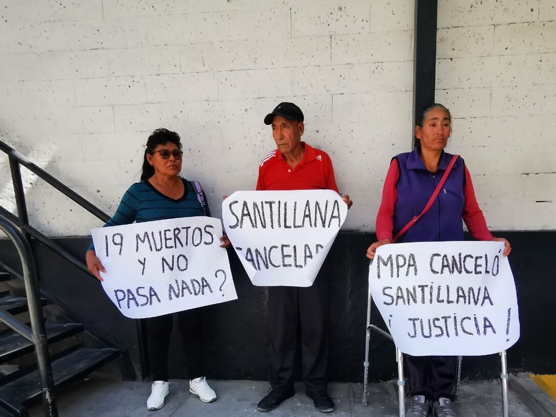 Sobrevivientes del accidente de 2020 en La Joya exigen justicia tras años sin apoyo de la empresa Santillana, responsable del choque. Fiscalía y Policía Anticorrupción investigan irregularidades en el proceso sancionador.