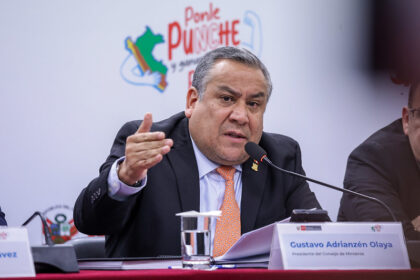 Gustavo Adrianzén aclara polémicas declaraciones sobre disolución del Congreso