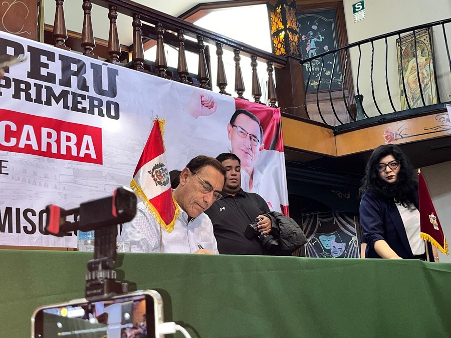 Martín Vizcarra confirma candidatura presidencial para 2026 durante visita a Arequipa